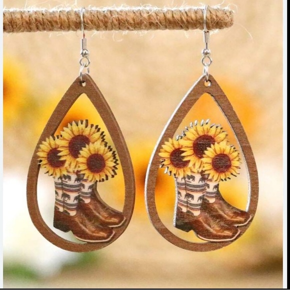 SHEIN Sunflower Boot Teardrop Earrings - Brown and Yellow - Picture 1 of 3